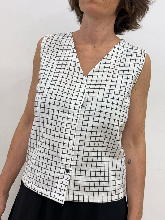 Camisa sense mànigues quadres blancs i negres