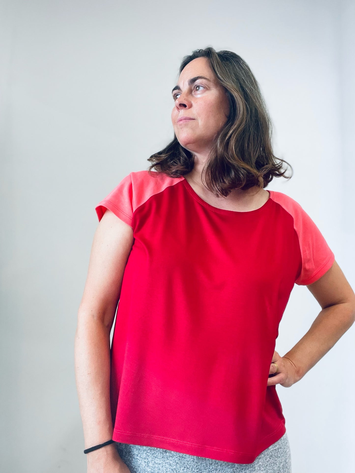 Camiseta manga corta raglán granate i rosa