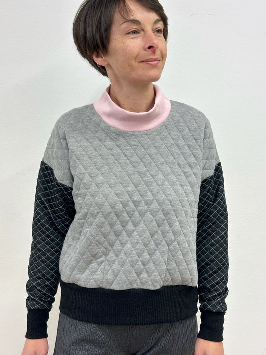 Jersei acolxat gris, negre i rosa