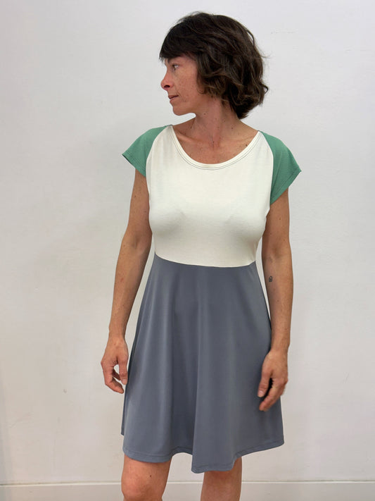 Vestit BAT blanc, gris i verd