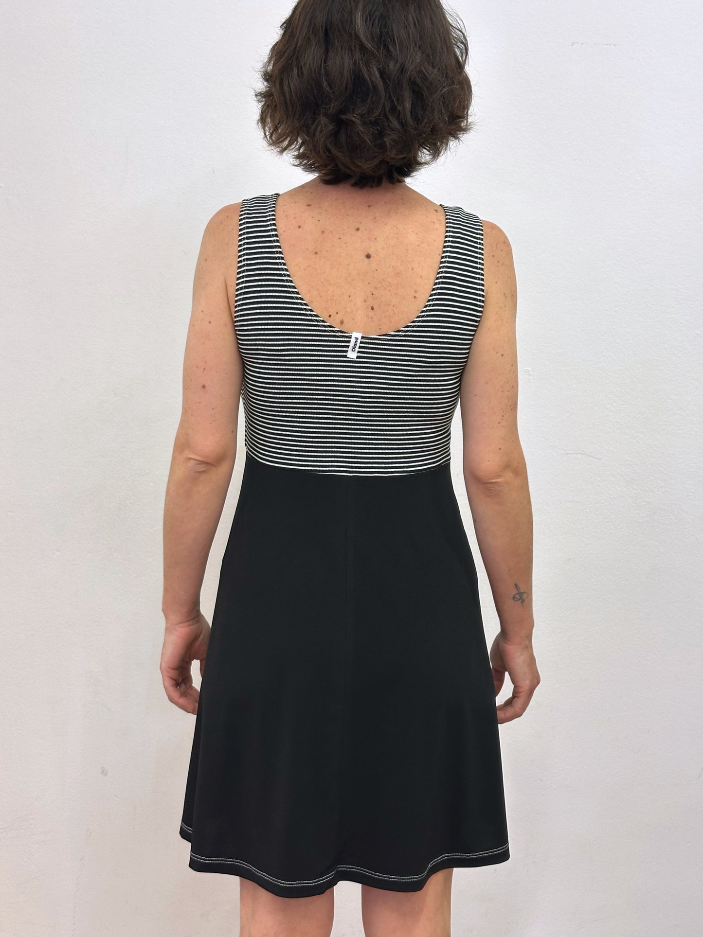 Vestit de tirants blanc i negre