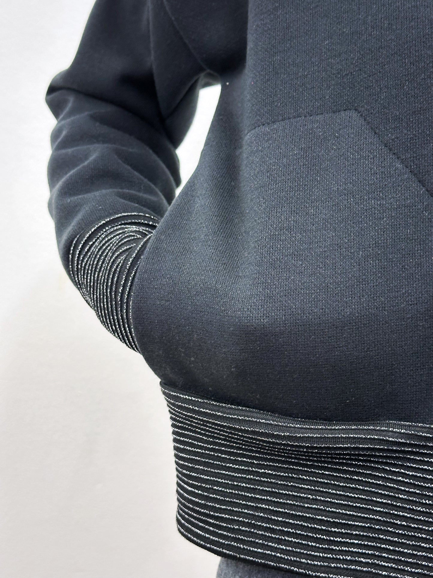 Jaqueta gruixuda negre i brilli