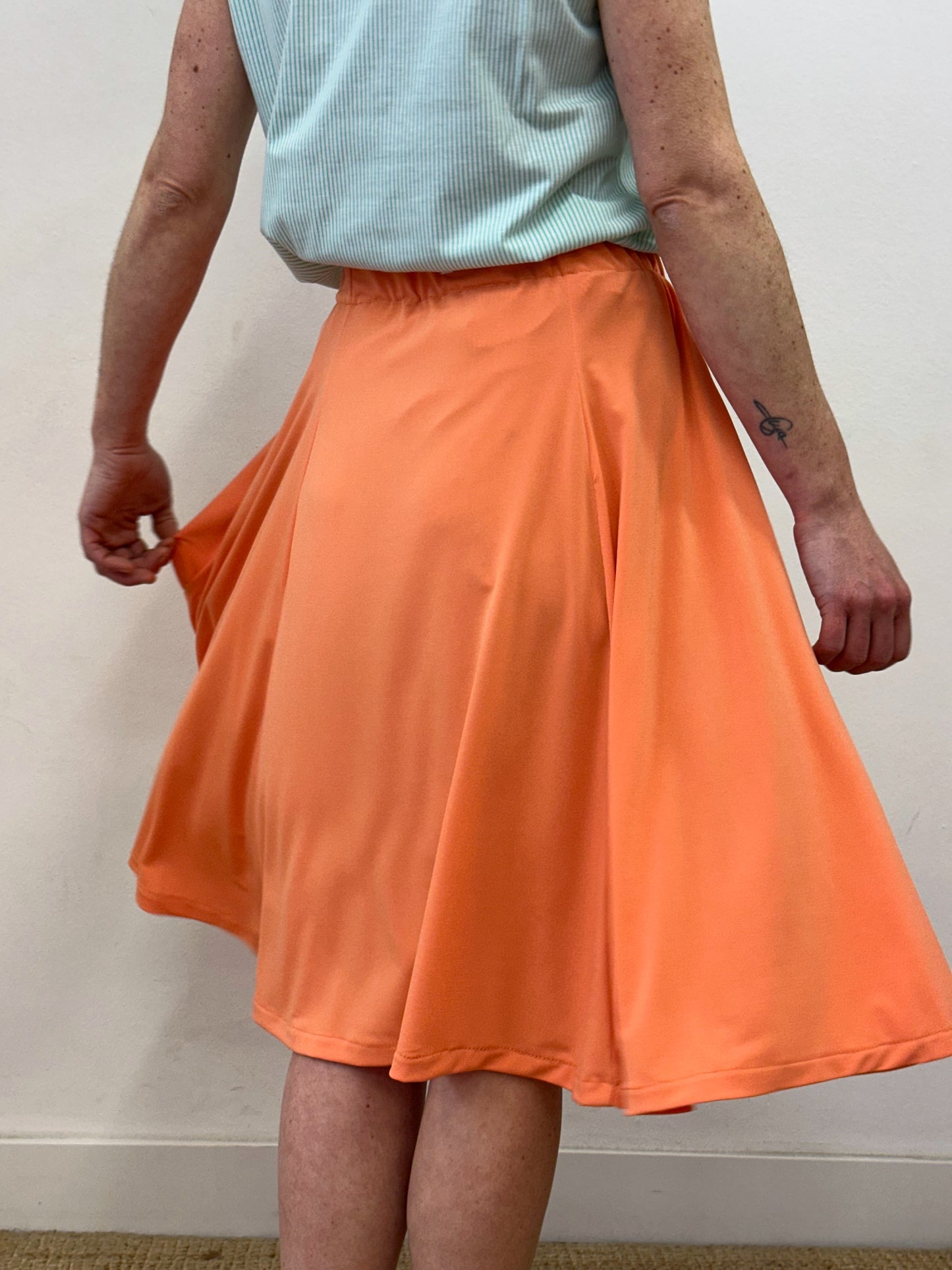 Faldilla amb vol salmó