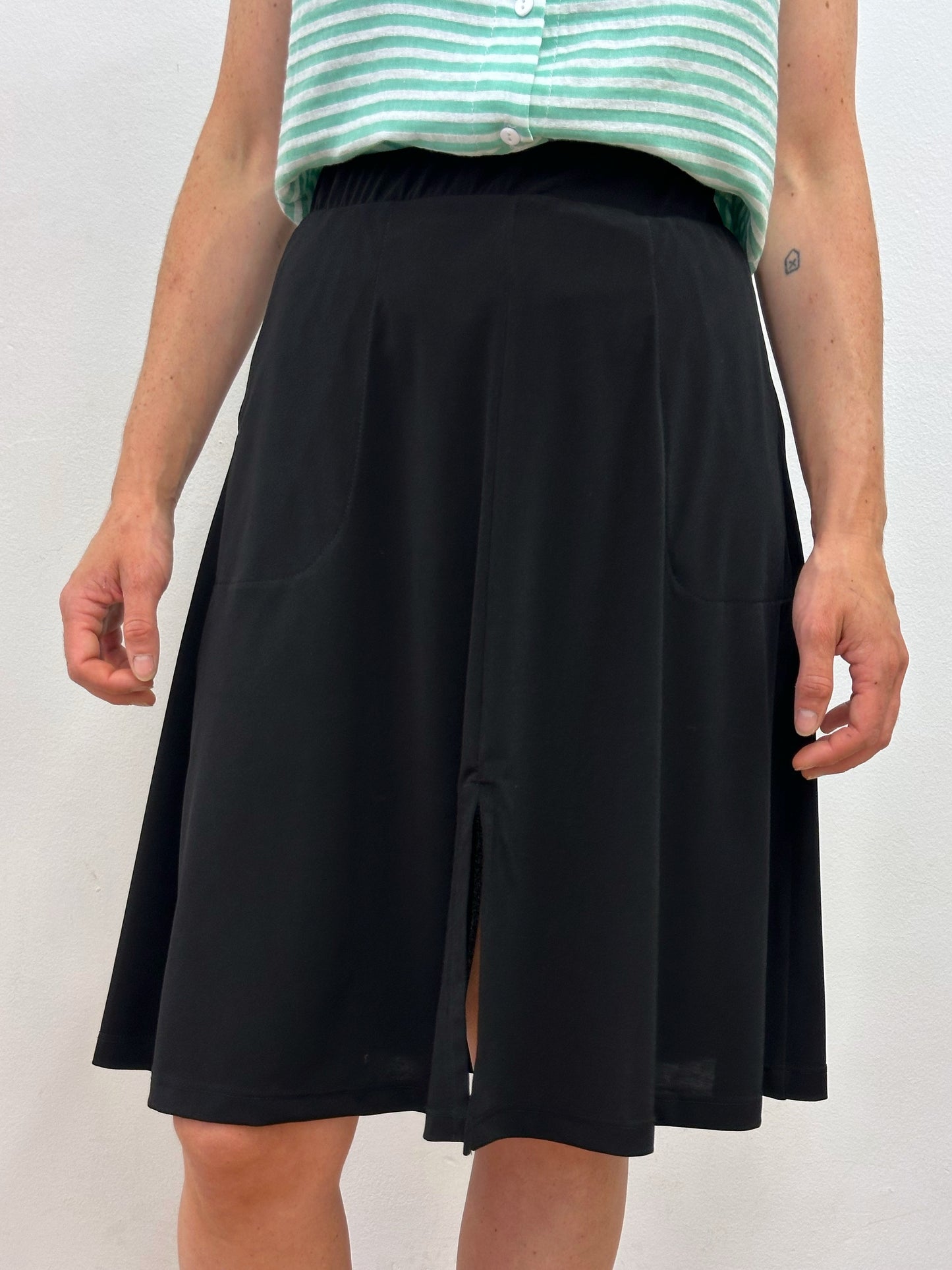 Faldilla amb tall central negra