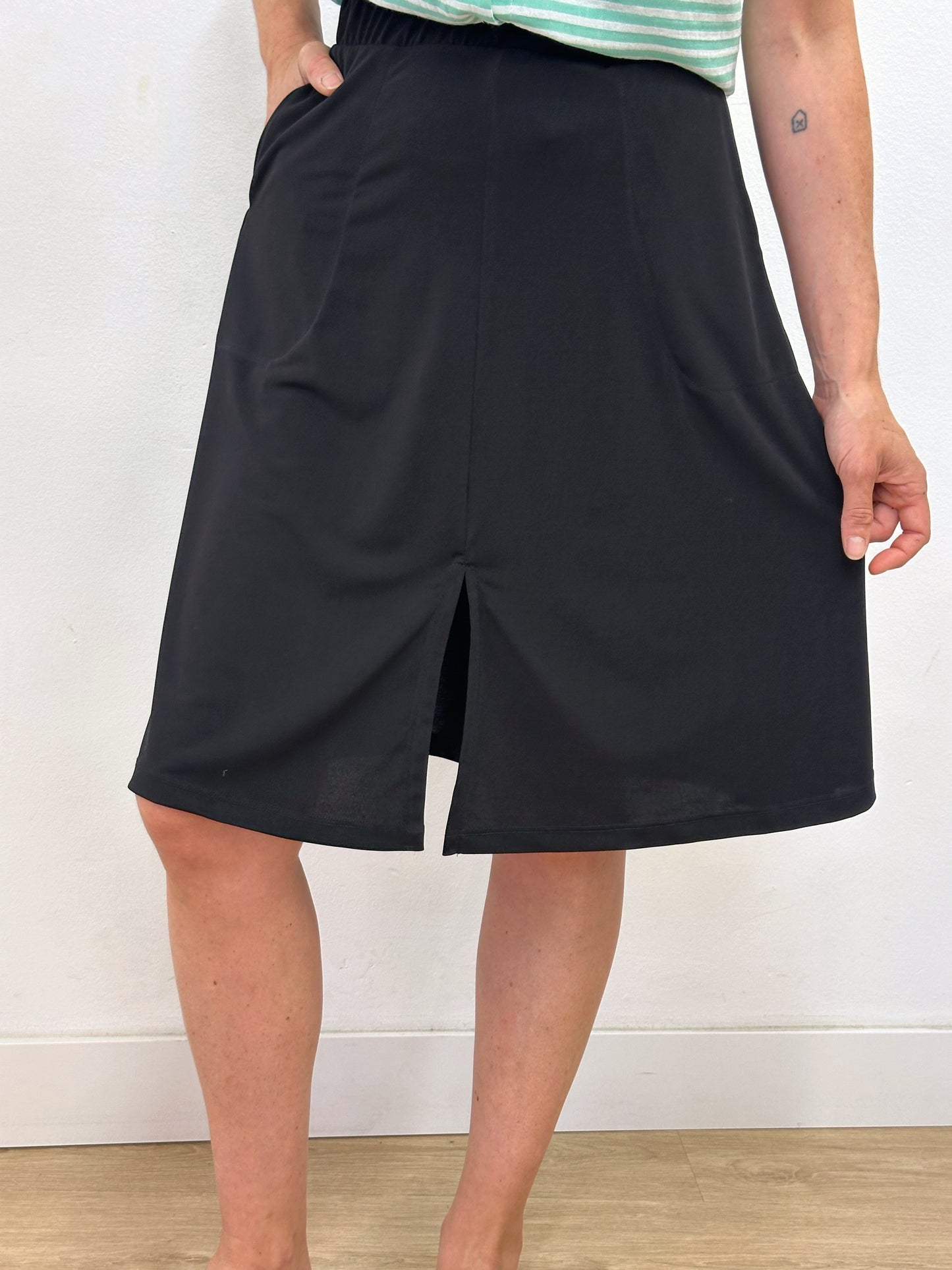 Faldilla amb tall central negra