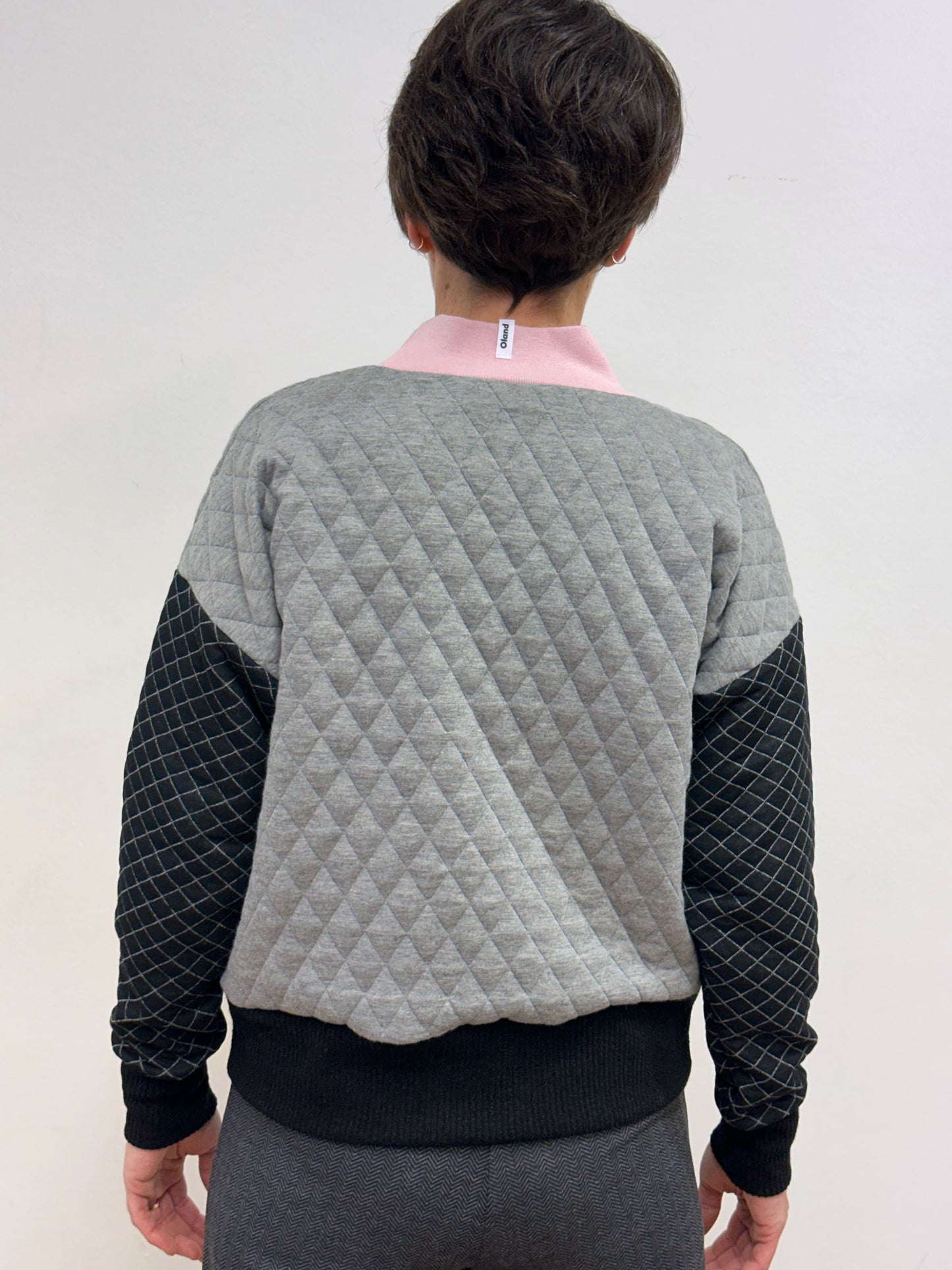Jersei acolxat gris, negre i rosa