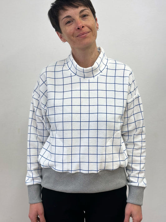 Jersei blanc amb quadres blaus