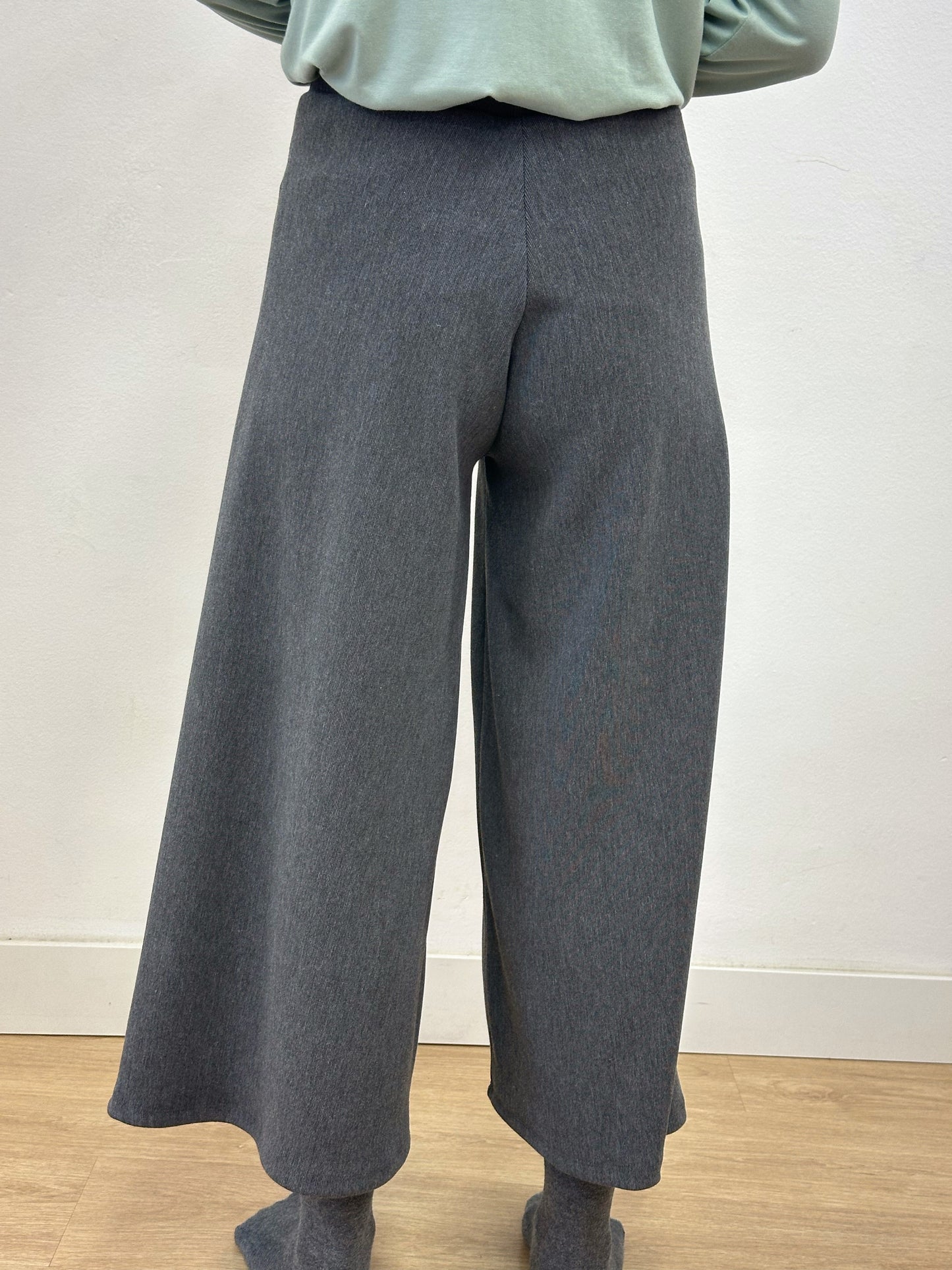 Pantalons amples grisos gruixuts