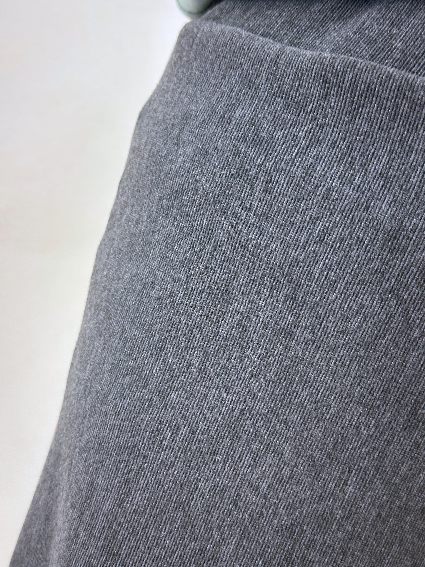 Pantalons amples grisos gruixuts