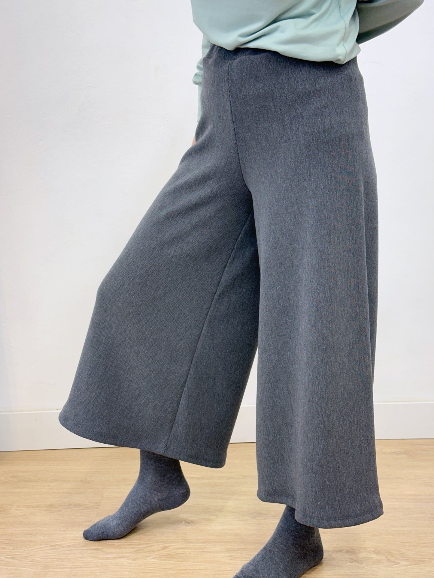 Pantalons amples grisos gruixuts
