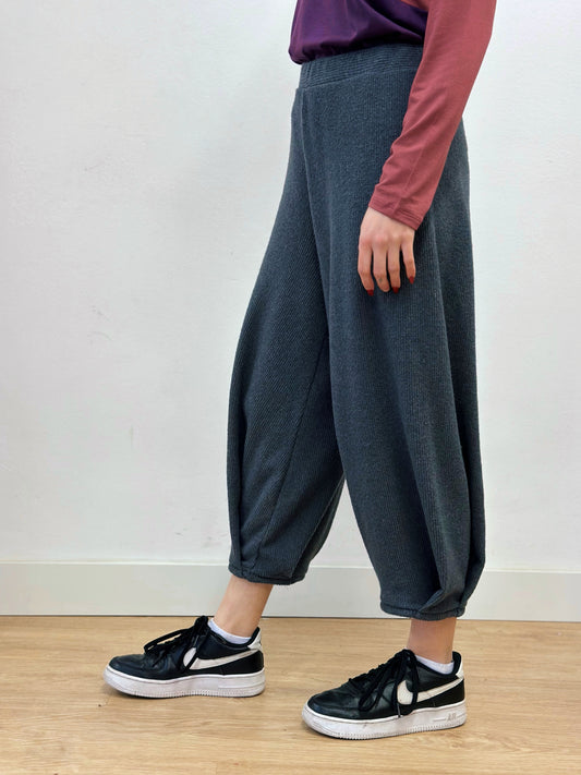 Pantalons bombatxos grisos