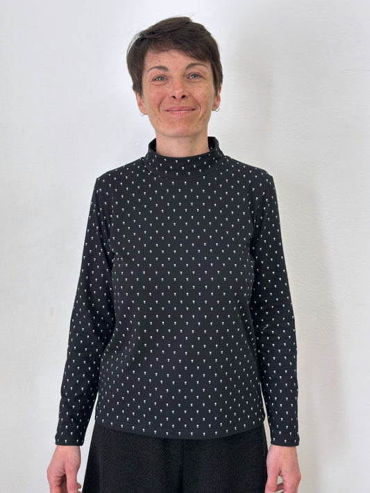 Samarreta negra de flors amb coll alt