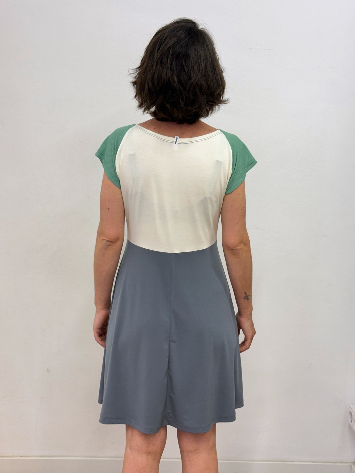 Vestit BAT blanc, gris i verd