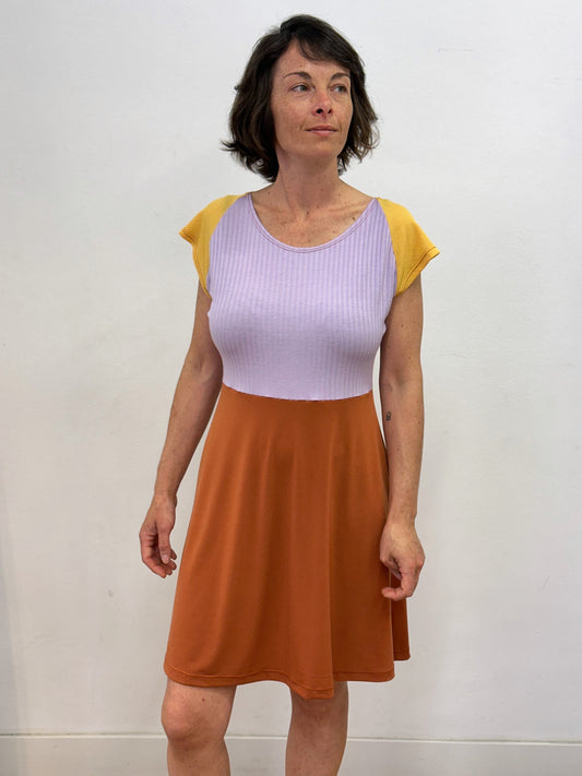 Vestit BAT lila, marró i groc