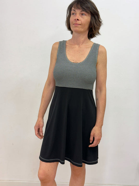 Vestit de tirants blanc i negre