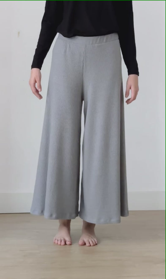Pantalones anchos grises