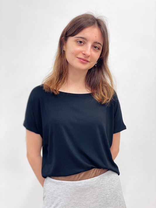 Camiseta manga murciélago negra